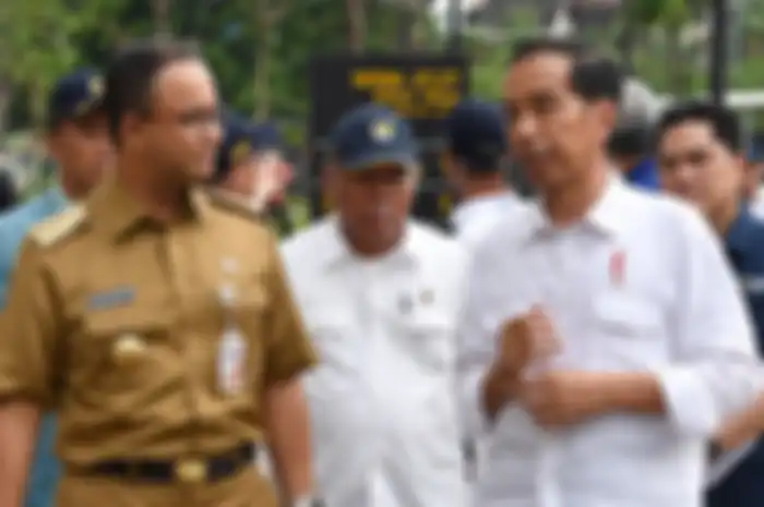 Presiden Joko Widodo didampingi Menteri Pekerjaan Umum dan Perumahan Rakyat Basuki Hadimuljono serta Gubernur DKI Jakarta Anies Baswedan.