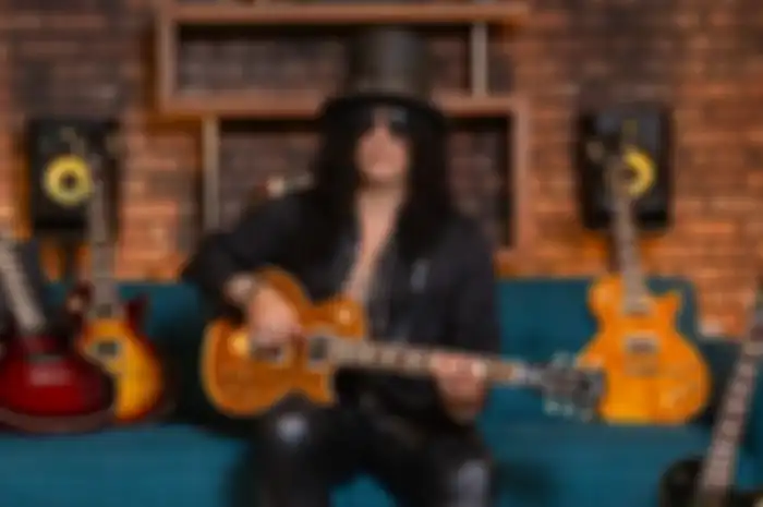 Slash dengan 