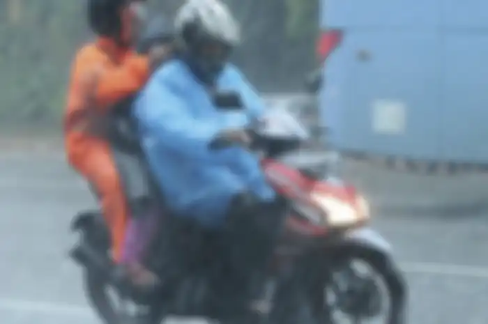 Cek jas hujan, bikers mau keluar rumah? BMKG prakirakan cuaca Jakarta dan Bodebek diguyur hujan hari ini.