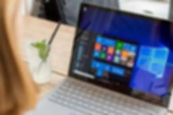Ilustrasi Laptop Dengan Sistem Operasi Windows 10