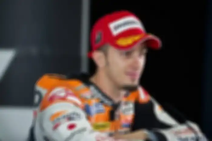 Manajer pembalap Andrea Dovizioso, Simone Battistella mengungkapkan wacana tawaran Repsol Honda untuk menggantikan Marc Marquez.