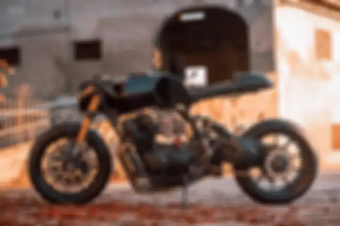 Modifikasi Honda CB900F cafe racer cangkok banyak part motor Ducati.