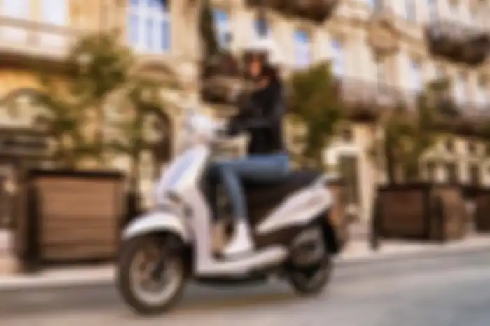 Motor baru Yamaha mirip Vespa resmi meluncur, harganya bikin penasaran.