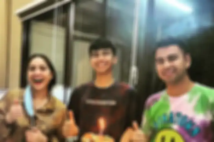 Dimas Ramadhan bersama Raffi Ahmad dan Nagita Slavina 