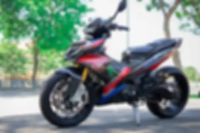 Modifikasi Yamaha MX King 150 dibuat gahar pakai kaki moge.