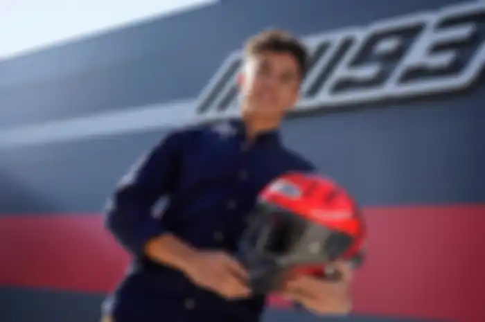 Update tebaru Marc Marquez setelah naik meja operasi patah tulang lengan atas (humerus) kanannya, diperbolehkan pulang setelah nginep 10 hari sejak (3/12/2020)