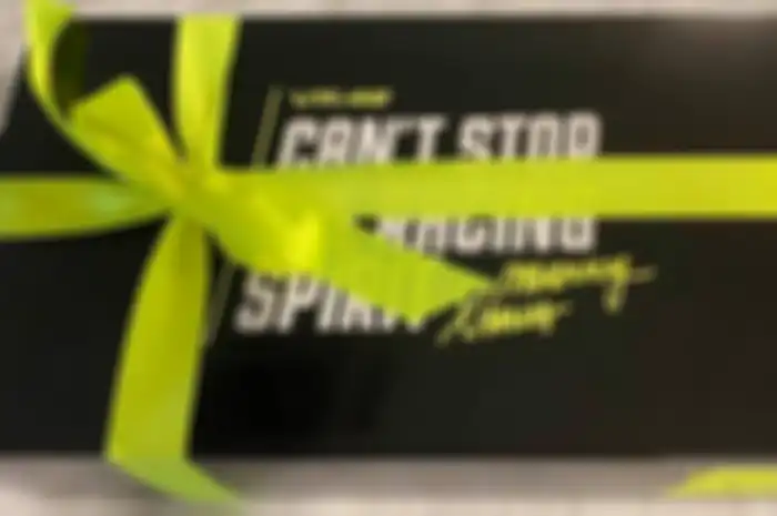 Bos Petronas Yamaha SRT, Razlan Razali mendapatkan kado dari Valentino Rossi, kira-kira dikasih apa ya?