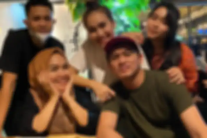 Ayu Ting Ting, Aditya Jayusman dan Umi Kalsum, Ibunda Ayu Ting Ting 