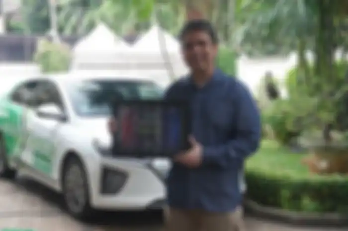 President Grab Indonesia, Ridzki Krama dibrata Raih Penghargaan di GridOto Award 2020        