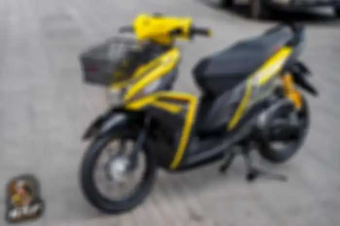 Modifikasi motor Yamaha Mio M3 jadi apik, banyak bertabur part ciamik.