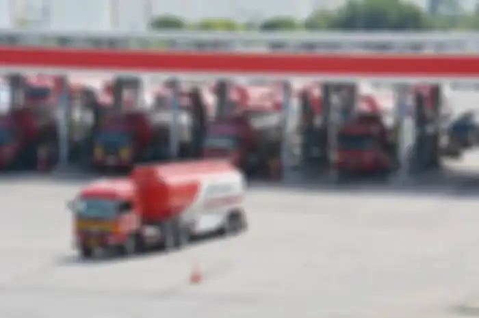 Penasaran, Berapa Jenis BBM yang Bisa Dibawa Truk Tangki Pertamina?
