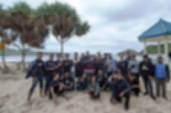 Klub motor Suzuki GSX Owner Indonesia (Sugoi) Chapter Madiun menggelar agenda turing akhir tahun ke pantai.