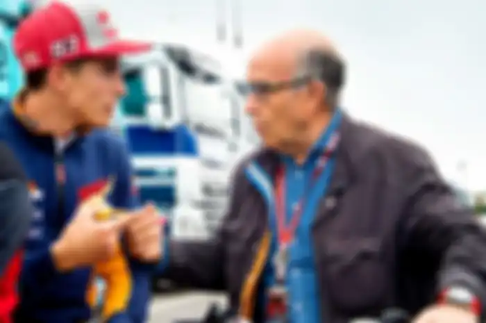 Bos Dorna Sports, Carmelo Ezpeleta buka suara tentang masalah cedera Marc Marquez yang diinvestigasi oleh Honda.
