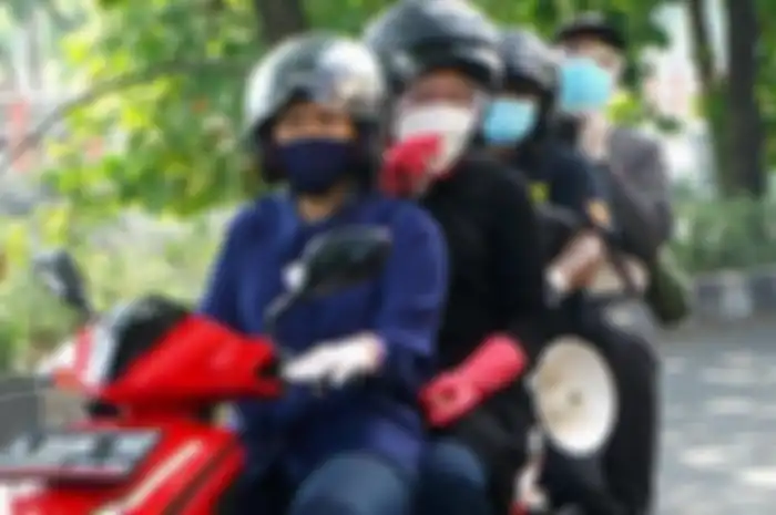 Tri Rismaharini ditunjuk jadi Mensos, suka blusukan naik motor listrik Gesits