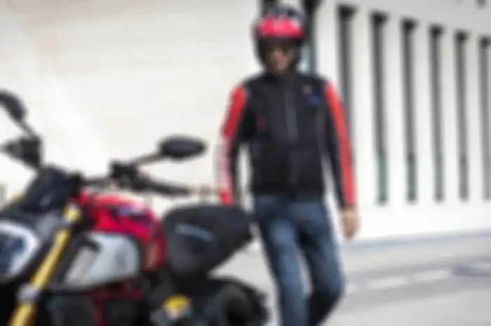 Ducati memperkenalkan jaket pintar baru dengan teknologi airbag.