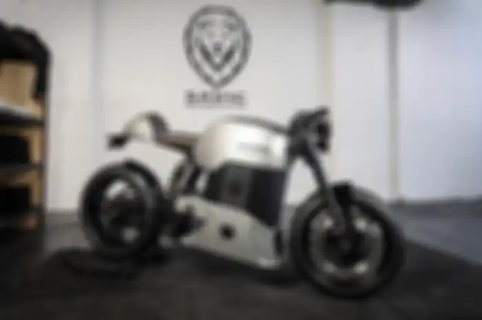 Motor listrik prototipe dari Savic Motorcycles siap untuk diuji jalan.