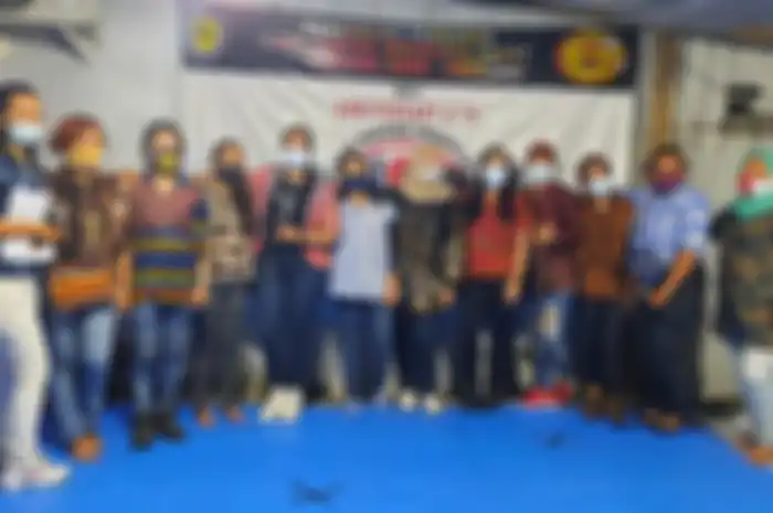 Meriah, pengukuhan pengurus Lady Bikers Indonesia (LBI) sekaligus perayaan ulang tahun ke-2.