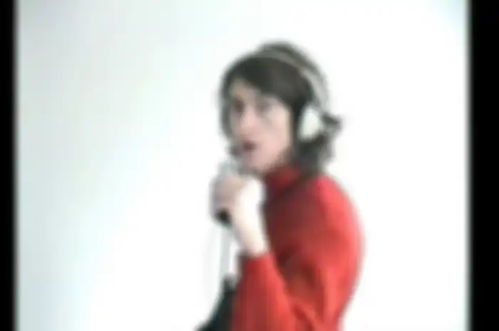 Video klip Arctic Monkeys - Cornerstone yang juga digarap low budget.