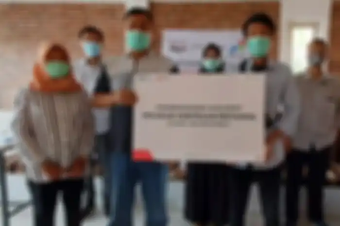  Penyerahan dana pinjaman secara simbolis