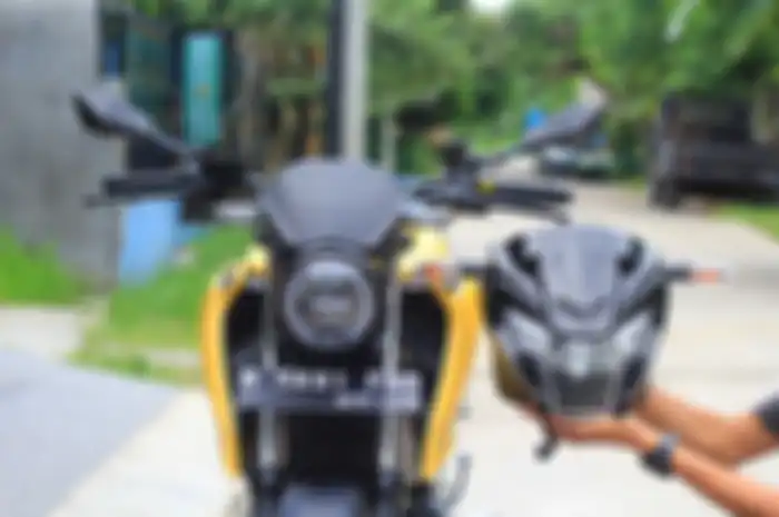 Ini perbandingan headlamp Daymaker 5,75 inci bikinan Mamet dengan headlamp asli GSX150 Bandit, lebih suka yang mana?