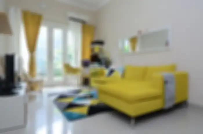 Ilustrasi aplikasi warna pada softfurnishing tirai, karpet, dan pelapis sofa.
