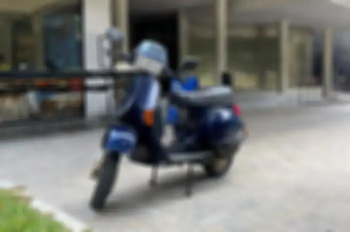 Vespa Excel 150 tahun 2003 dilelang untuk pembangunan masjid di Ciamis, Jawa Barat.