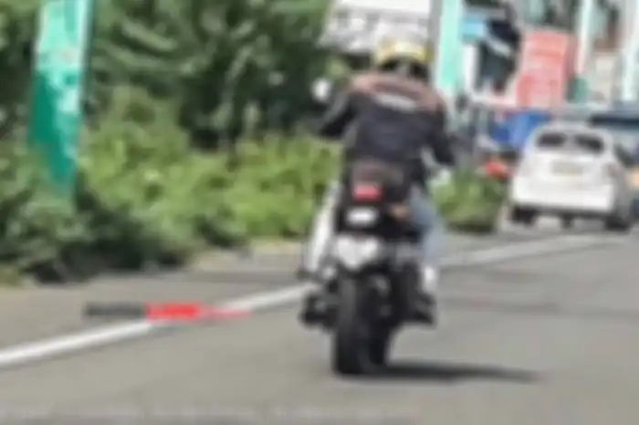 Bocor motor baru Royal Enfield Himalayan 2021 lagi dites di jalan.