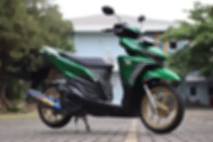 Modifikasi Honda Vario 150, kelir bodi hijau botol, headlamp pakai projie.
