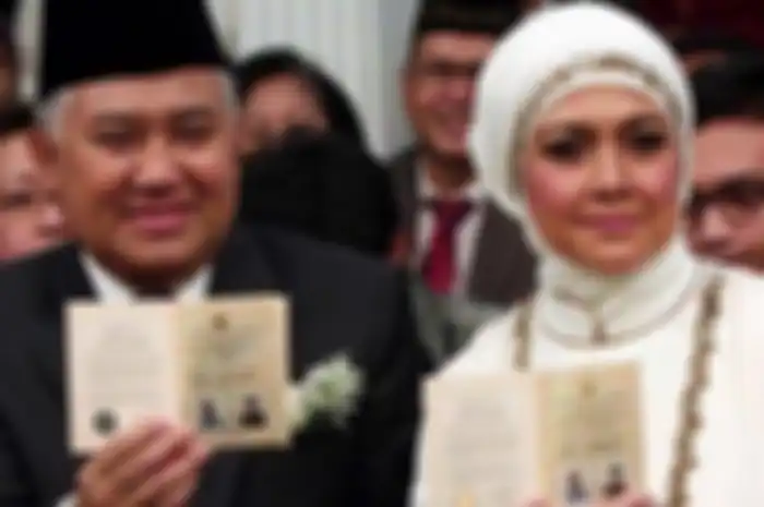 Potret saat Din Syamsuddin menikah dengan istri keduanya Novalinda pada 2011 