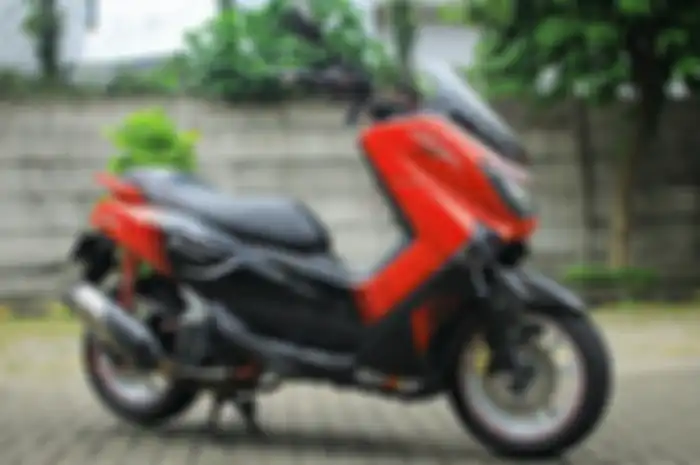 Yamaha NMAX dengan livery mobil reli Advan