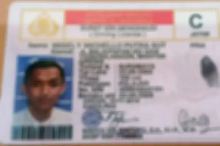 Ilustrasi pelajar yang membuat SIM dengan jalur murni tes