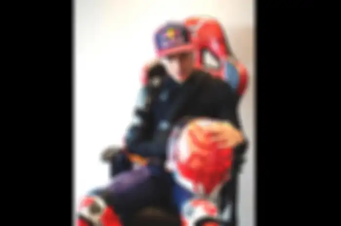 Sebulan sudah Marc Marquez naik meja operasi ketiga kalinya di bagian tulang lengan atas (humerus) kanan. Apa kabarnya dia?