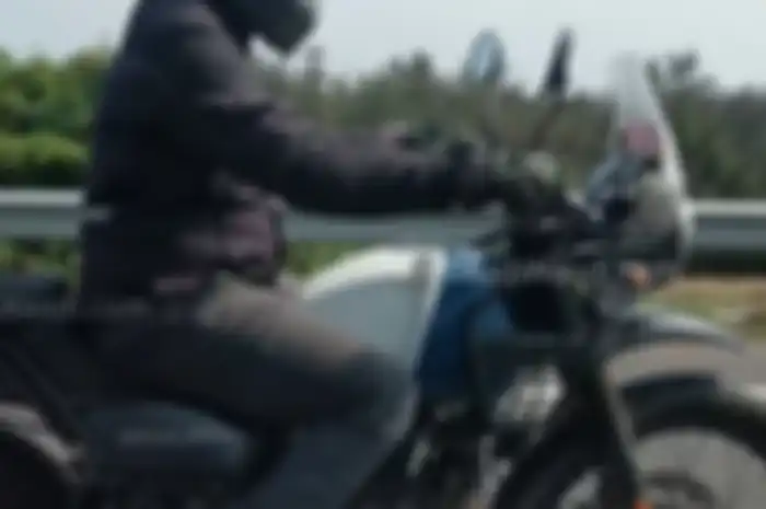 Spy shot Royal Enfield Himalayan terbaru, dipastikan pakai navigasi Tripper!