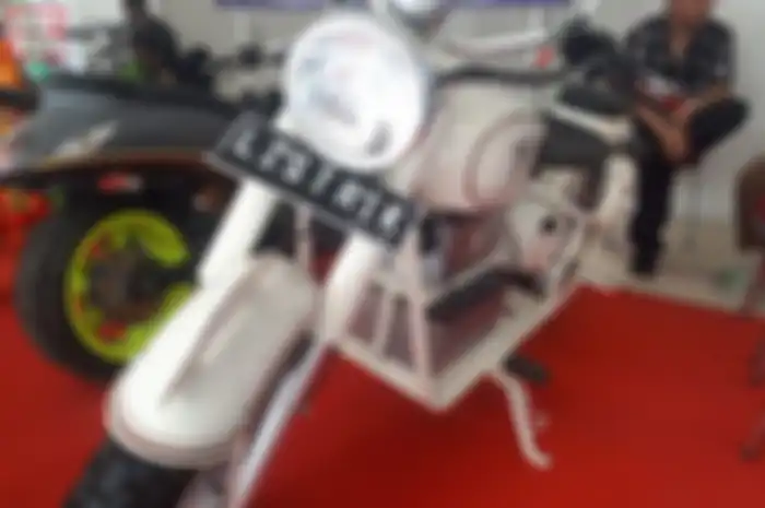 Ramai bengkel konversi motor listrik wajib sertifikasi, ini kata Kosmik.