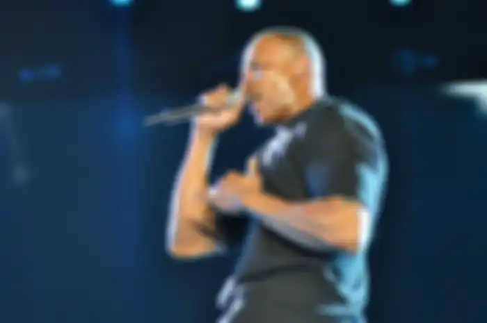 Dr. Dre saat tampil di Coachella 2012. 
