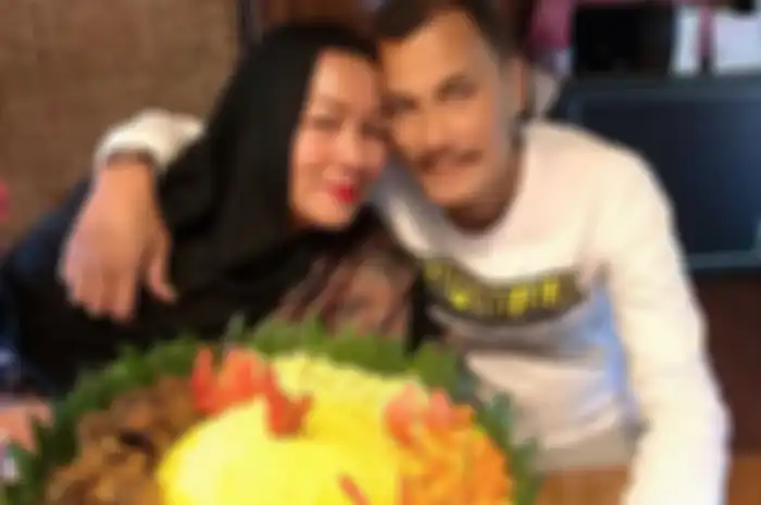 Yanny Christiany, ibunda Citra Kirana, bersama sang suami