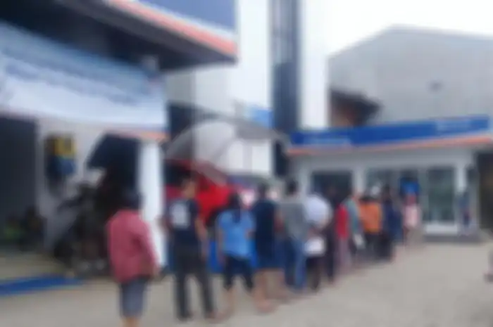 Antrian di ATM BRI 
