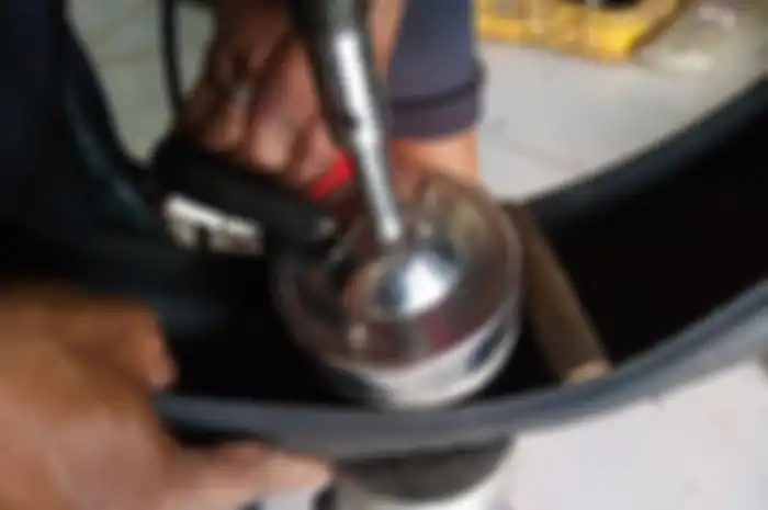 Sudah Gak Zaman Tambal Ban Tubeless Ditusuk, Model Baru Ini Lebih Aman
