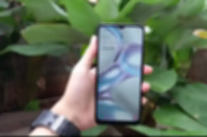 Layar Samsung Galaxy A02s berukuran 6.5 inci dengan panel PLS LCD beresolusi HD Plus.