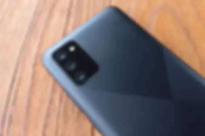 Kamera Samsung Galaxy A02s, dikepalai oleh sensor 13MP dan didukung sensor kamera makro 2MP dan live focus 2MP.