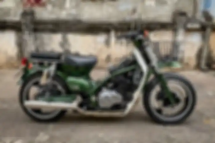Gila, modifikasi Honda Super Cub bermesin 250cc 4 silinder, jadi bebek super nih!