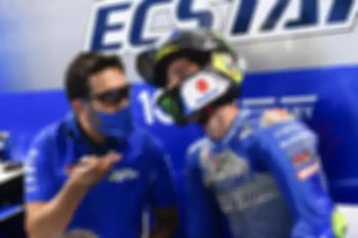 Sosok crew chief Joan Mir, Frankie Carchedi (kiri) juga turut sedih ditinggal Davide Brivio yang resmi hengkang dari tim Suzuki MotoGP, (7/1/2021)