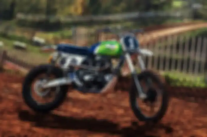 Modifikasi motor Kawasaki W800, tampil gahar pakai konsep trail jadul!