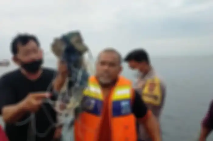 Tim Basarnas menemukan puing pesawat Sriwijaya Air SJ 182 rute Jakarta-Pontianak yang hilang kontak pada Sabtu (19/1/2021) sore. 