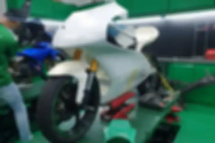 TKKR Racing Moto3 rombak Yamaha MX King jadi motor balap sekelas Moto3.