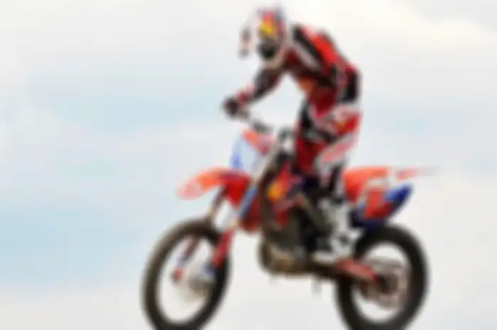 Ternyata ini alasan mantan pembalap pabrikan Ducati, Andrea Dovizioso berlatih keras naik motor motocross.