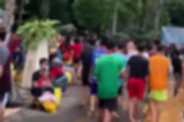Tangkapan dari Video Viral Kerumunan di Waterboom Cikarang