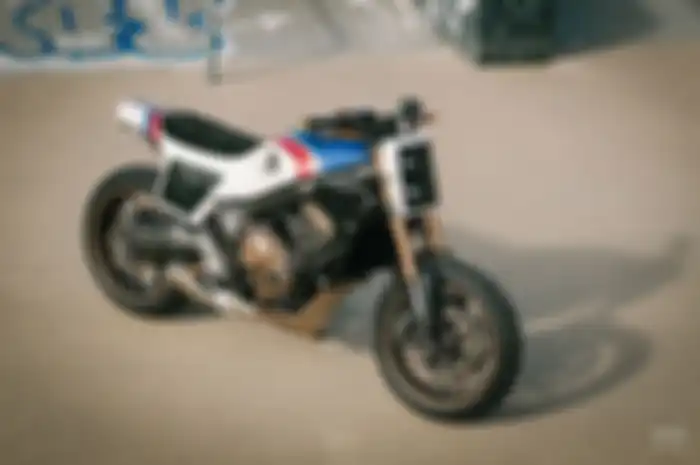 Gahar, modifikasi motor Honda CB650R street tracker, pakai livery HRC klasik!