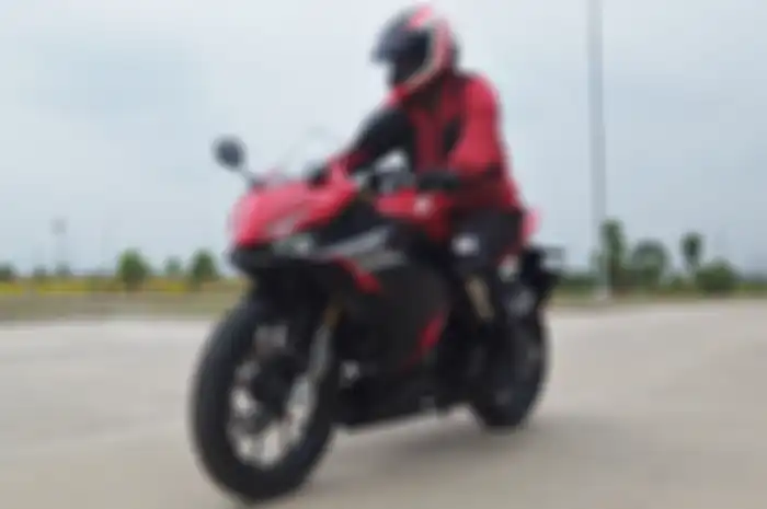 Ilustrasi motor sport baru Honda CBR150R.