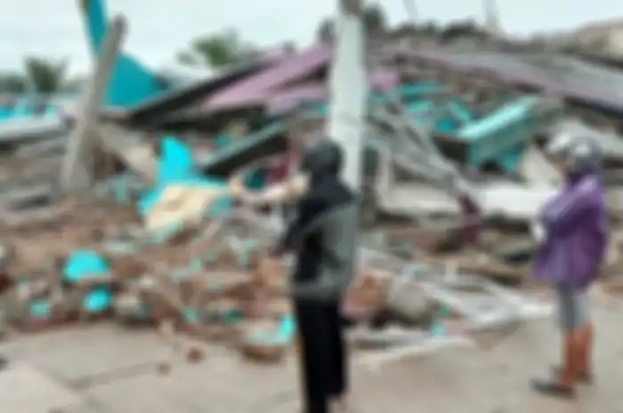 Gempa 6,2 SR di Majene, Sulbar, membuat bangunan roboh.